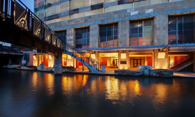 Downtown San Antonio Hotel | Drury Plaza Hotel San Antonio Riverwalk