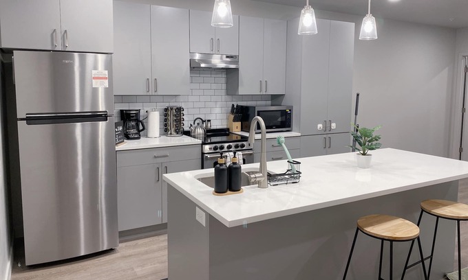 Rio Grande Apartment | DT Cozy Apt Gym Parking Brand New Appliances