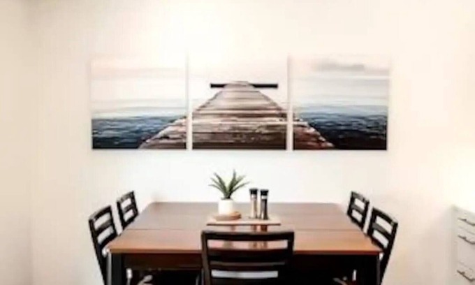 North End House | DT Cozy Retreat: The Oxford