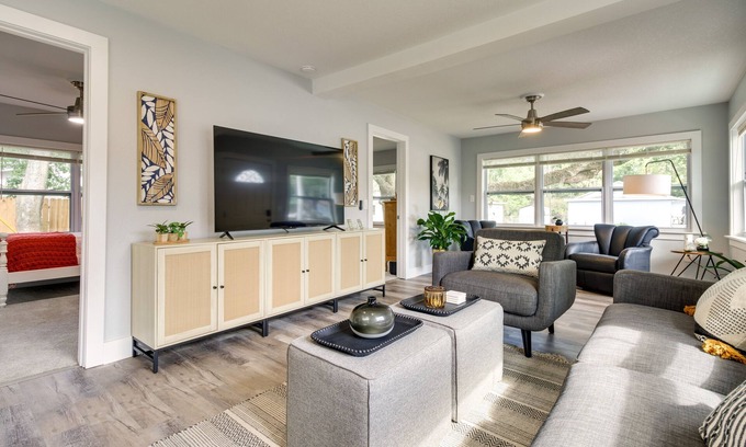 Winter Garden Cottage | Dtwn Winter Garden Home: 12 Mi to Disney!