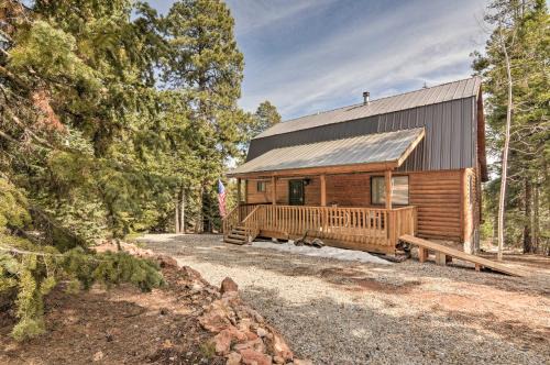 Meadow View Heights House | Duck Creek Village Cabin with Deck on Half Acre