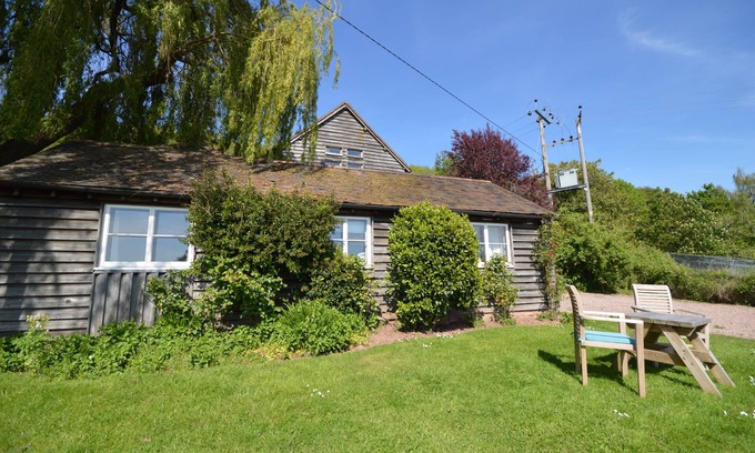 Hay-on-Wye Cottage | Duckpond Cottage - sleeps 2 guests in 1 bedroom
