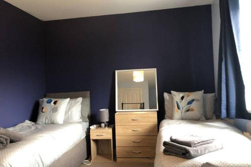 Dudley House | Dudley House *Staycation & Contractors* Sleeps 7