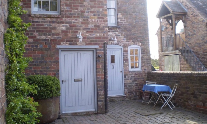 Bridgnorth Apartment | Duken Courtyard Cottage Self Catering Holiday Cottage in Glorious Countryside