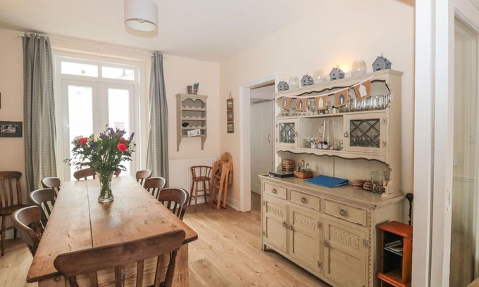 Teignmouth Cottage | DUNHOLME HOUSE, pet friendly, character holiday cottage in Teignmouth