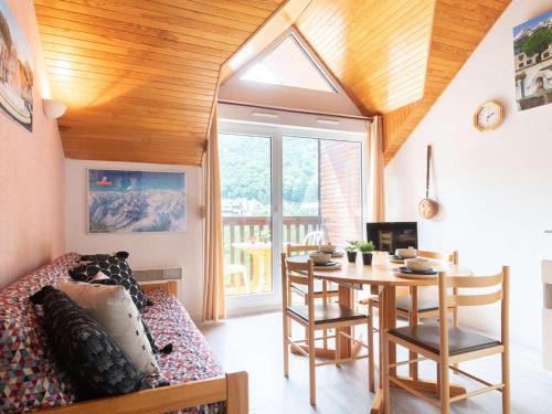 Saint-Lary-Soulan Apartment | Duplex ensoleillé pour 6 personnes avec balcon et parking à Saint-Lary village - FR-1-296-188