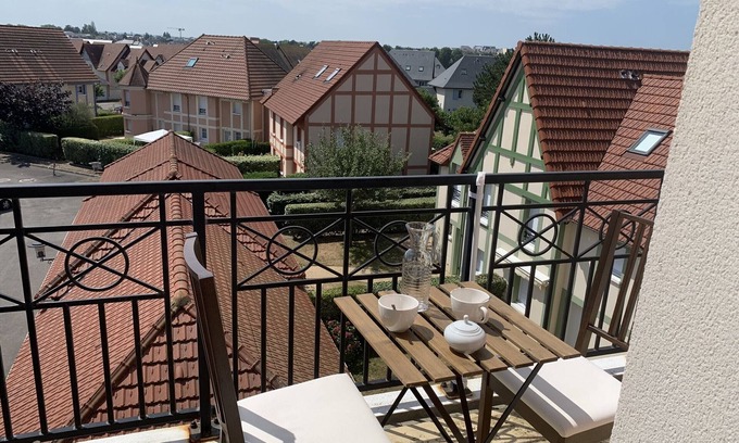 Port Guillaume Apartment | Duplex with Balcony Near Beach in Dives-sur-Mer – Ideal for 4