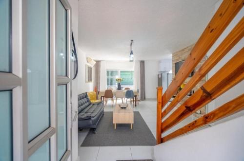 Berea Apartment | Durban Overport Halaal Accommodation 3V "No Alcohol, Strictly Halaal, No Parties, No Noise, Luxury Apartment, Self Catering "300m from Musjid Al Hilaal"
