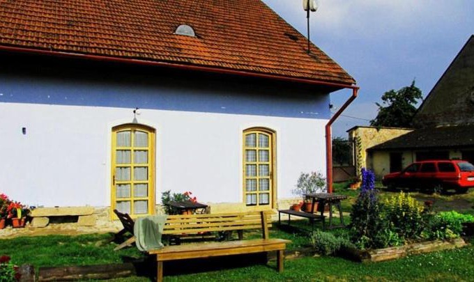 Borovna Apartment | Dvůr v Borovné