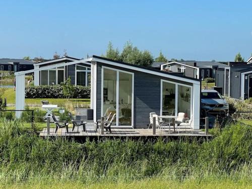 Wemeldinge House | Dyke-View Stay with Terrace