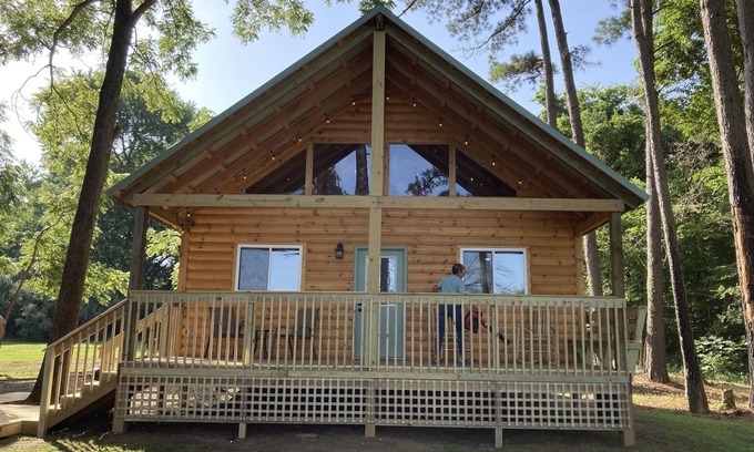 Whittington Cabin | Eagle Cabin a Beautiful Loft Cabin overlooking Rend Lake