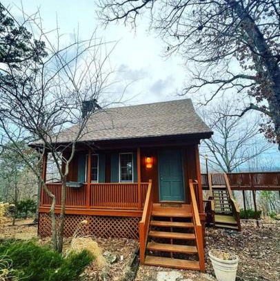 Eureka Springs Ski Chalet | Eagle Crest cabin, White river view with hottub