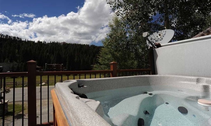 Warrior's Mark Condo | Eagle Ridge 2 Townhome with Private Hot Tub