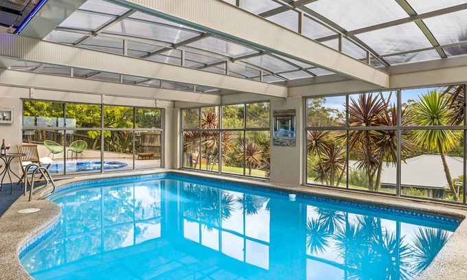 Dromana House | Eagle View Castle - Bay and City Views - Heated Pool and Spa