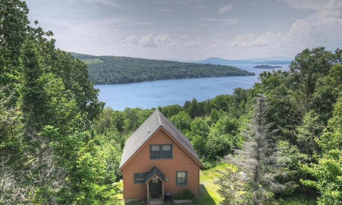 Rangeley House | 🐾Eagles Ledge | Cozy chalet w/incredible views, access to Rangeley Lake & 15 mins to Saddleback!