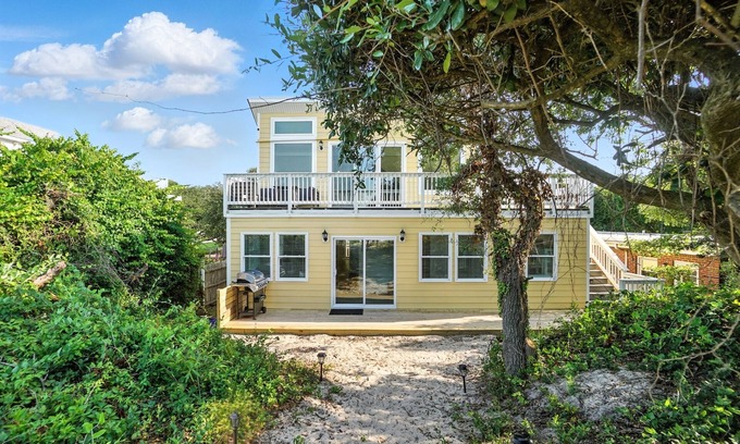 East Ocean View House | Eagles Nest 5 Star Beachfront Property