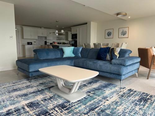 Portrush Apartment | Earls Harbour Luxury Apartments