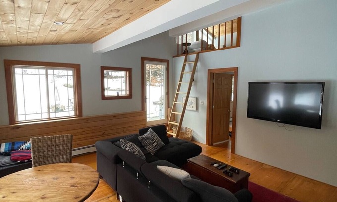 Stratton Ski Chalet | Early booking special for Xmas, MLK, and February break. Ski Mt Snow or Stratton
