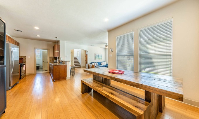 Rosewood House | East ATX Home - Parking, NEW, Sleeps 6, Near DT