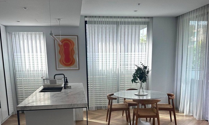 Glen Iris Apartment | East Grove, Glen Iris