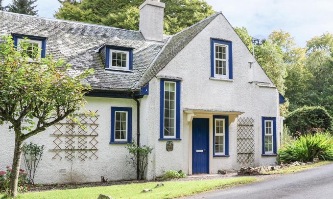 Walkerburn House | East Lodge