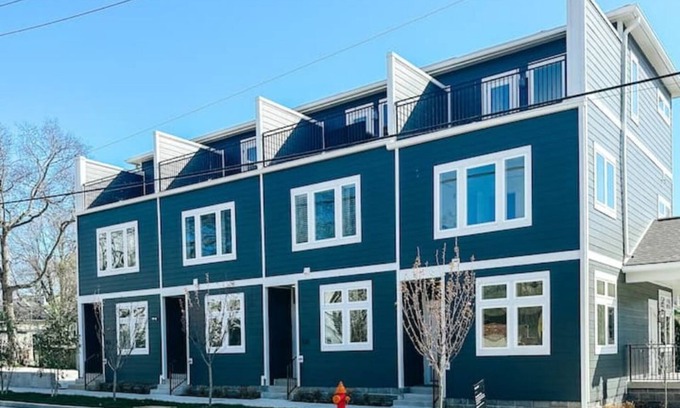 Cleveland Park House | East Nashville Townhome - 8 Minutes to Broadway!