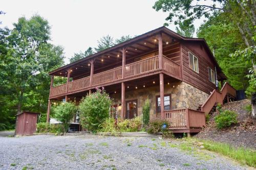 Cosby House | East Tennessee Family Mountain Retreat with Private Vineyard