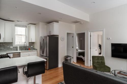 East Village Apartment | East Village 2BR Modern Apartment H1