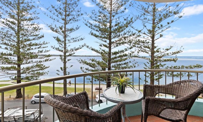 Golden Beach Apartment | Eastbourne U6 80 Esplanade Golden Beach