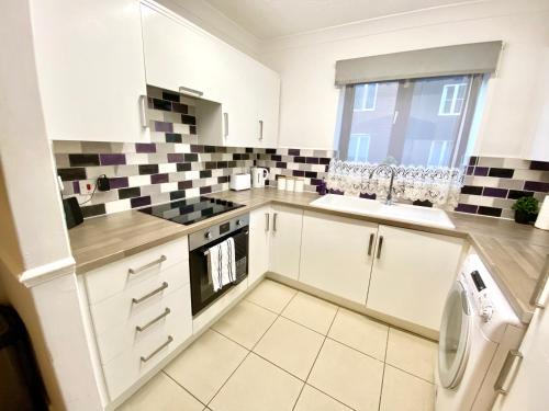 Spalding Apartment | EasyRest Spalding - 4 Beds & Free Parking - Central & Modern Open Plan Apartment - Convenient Location