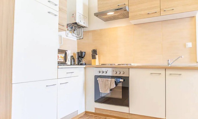 Ottakring Apartment | EasyStay private Room with a shared Bathroom