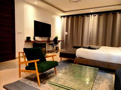 La Somone Hotel | Eat Work and Sleep