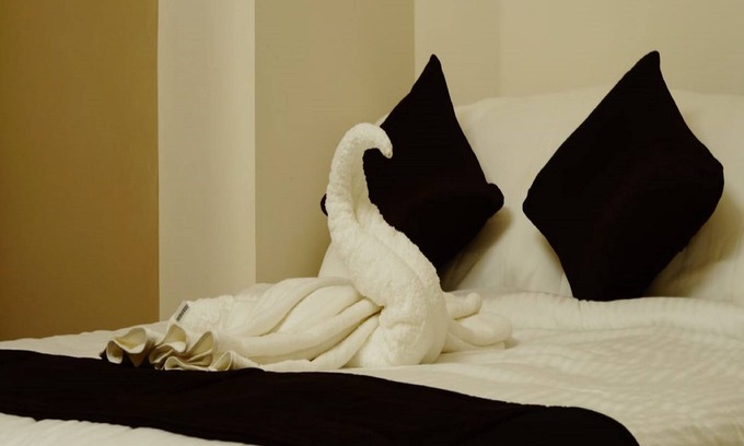 Perumbakkam Hotel | Eben Service Apartment