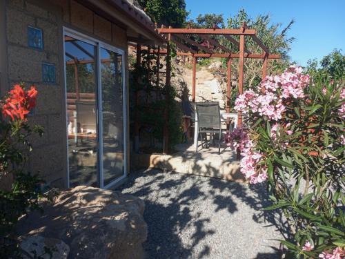 Los Gavilanes House | Eco-Finca Azuay - Cave refuge