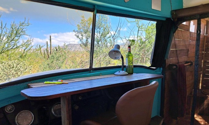 La Paz Other | EcoBus rodeado de naturaleza y con vista a las montañas