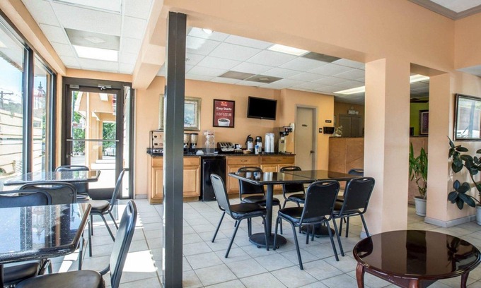 Asheville Hotel | Econo Lodge Biltmore