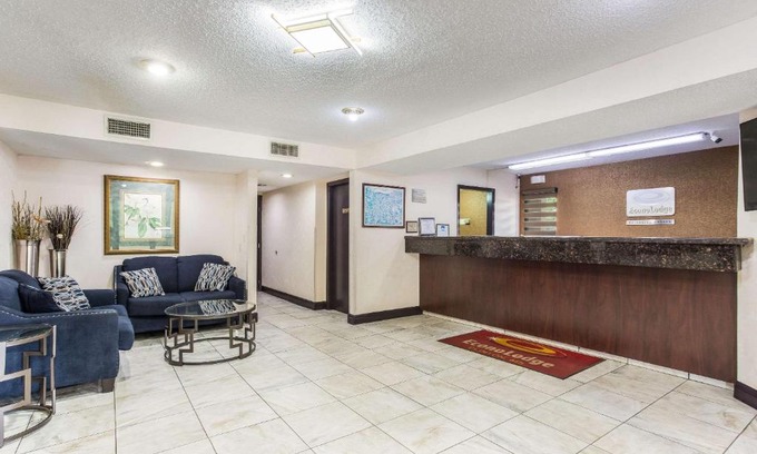 Clinton Cabin | Econo Lodge Clinton - Jackson West