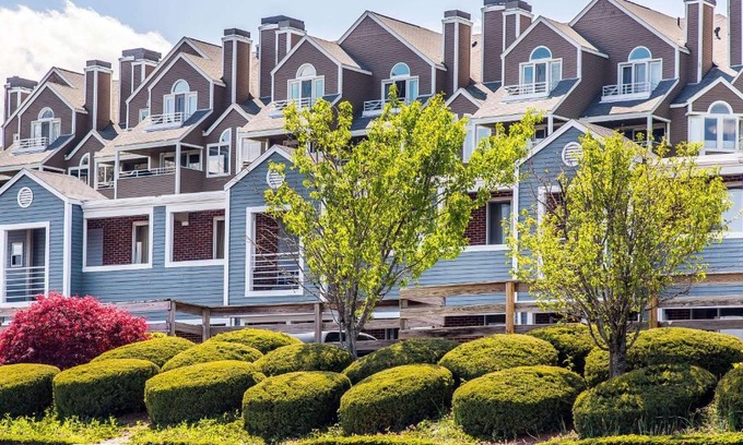 Cranston Cabin | Econo Lodge Cranston - Providence
