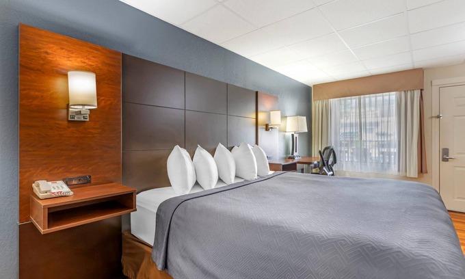 Gatlinburg Hotel | Econo Lodge Inn & Suites Gatlinburg at the Convention Center
