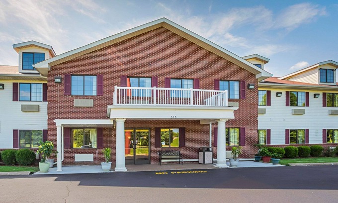 Ripley Hotel | Econo Lodge Inn & Suites