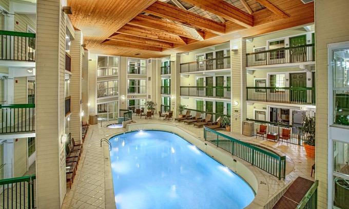 Pigeon Forge Hotel | Econo Lodge Pigeon Forge Riverside