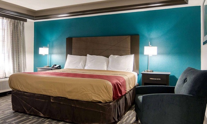 Russellville Hotel | Econo Lodge Russellville I-40