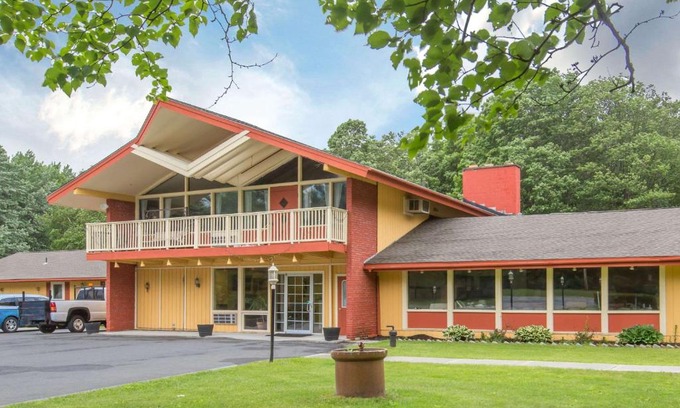 Manchester Center Cabin | Econo Lodge
