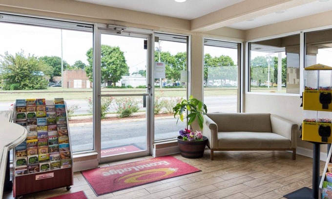 North Central Hotel | Econo Lodge Virginia Beach Town Center
