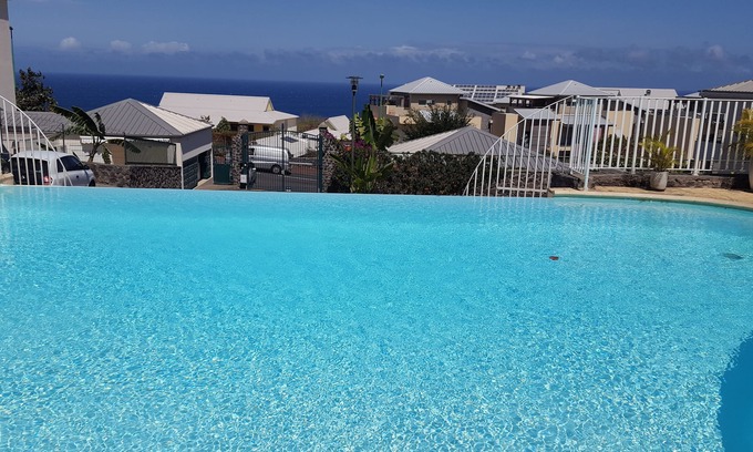 Carosse Apartment | EDEN APPT, T2 standing 4 people, pool, sea view, St Gilles