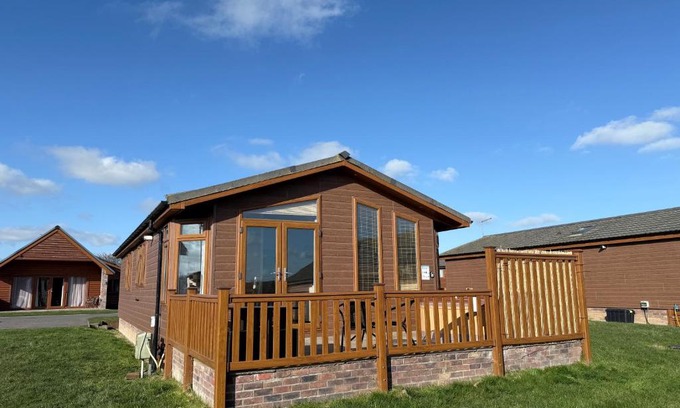 Fitling House | Eden Lodge-Tranquil-Hot Tub-Fishing-7m to Beach