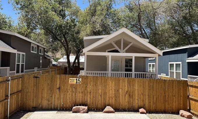 Moab House | Edge of the Desert Pine Tree Arch Cabin #15