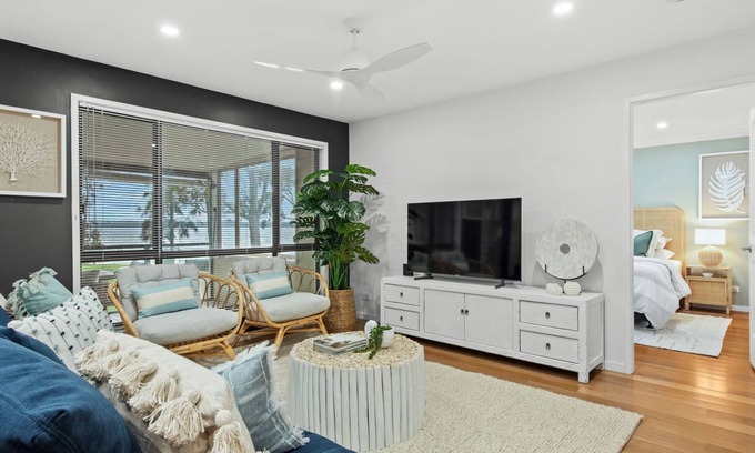 St. Georges Basin House | Edge Water - Belle Escapes Jervis Bay