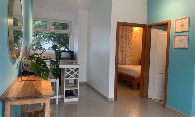 Barrio El Centro Hotel | Edificio La Esquina Cesar Mariscos