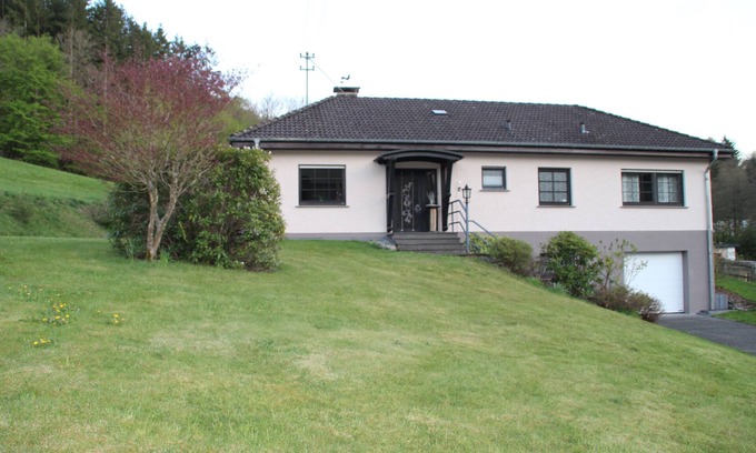 Kopp House | Eifel-Ferienhaus-Kraemer in Kopp, large house, edge of the forest, W-Lan, max. 10 persons